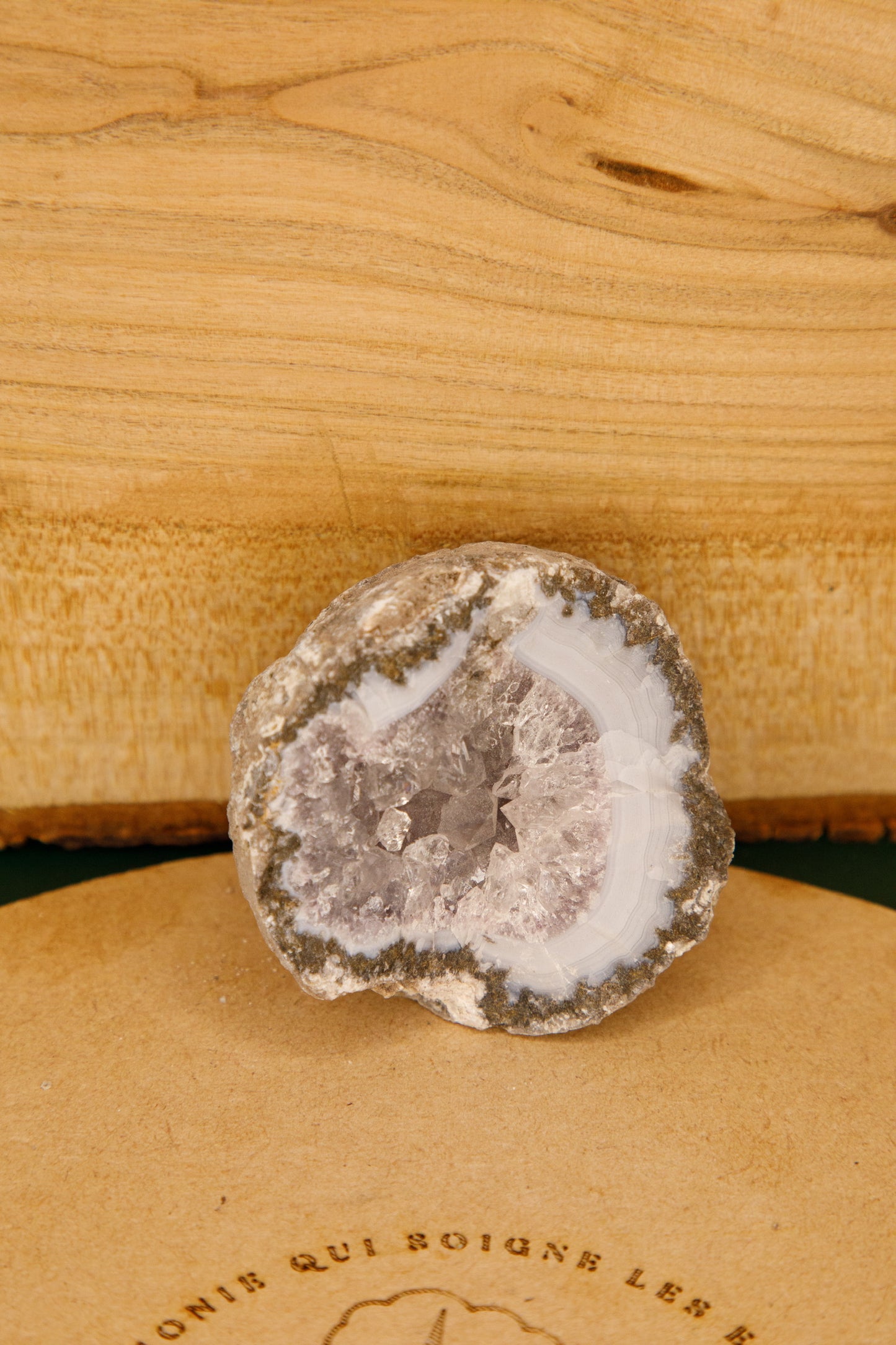 Agate « coco » semi brute drusée