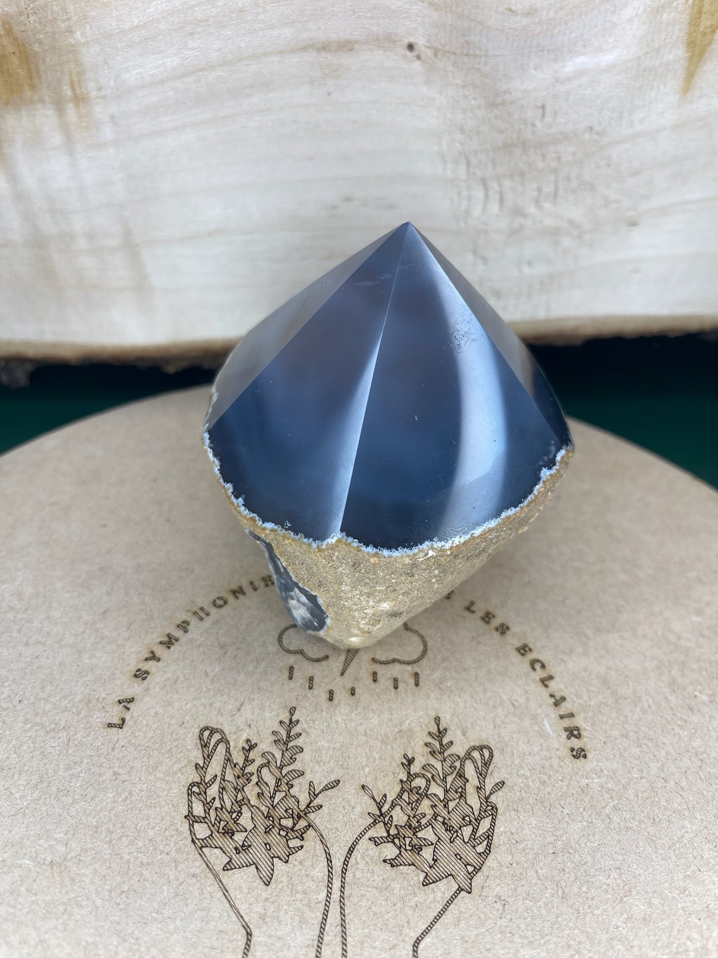 Agate cristallisée semie polie