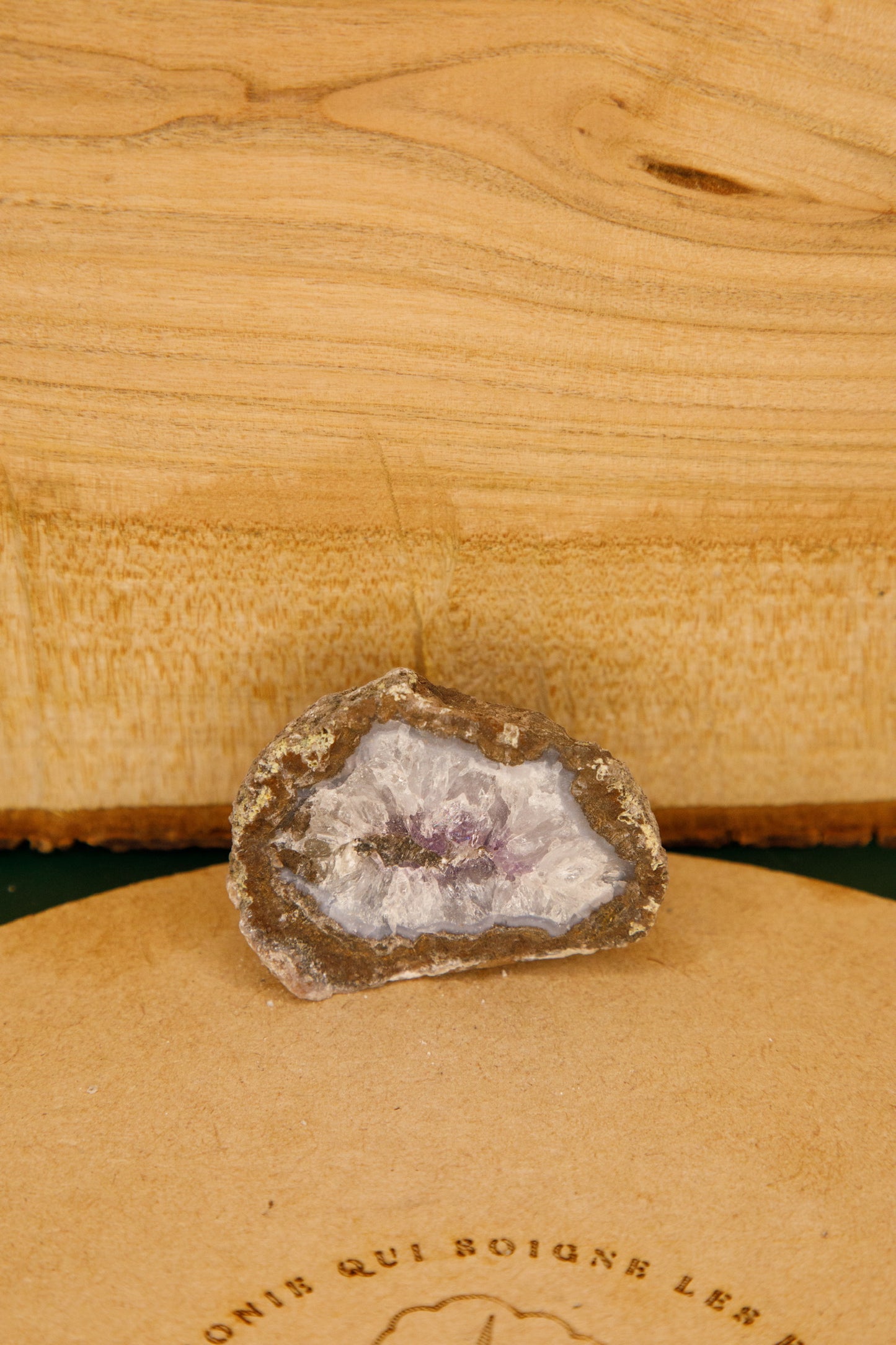 Agate « coco » semi brute drusée