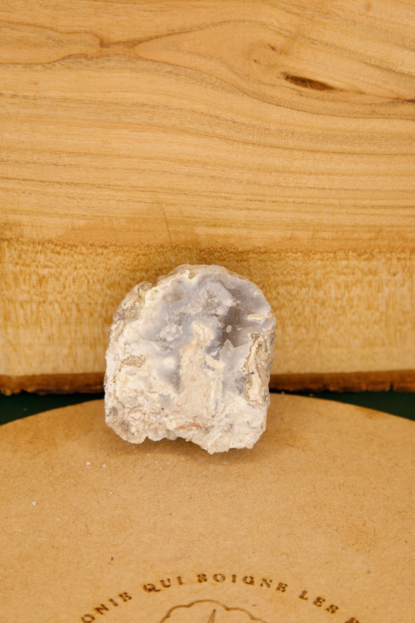 Agate « coco » semi brute drusée