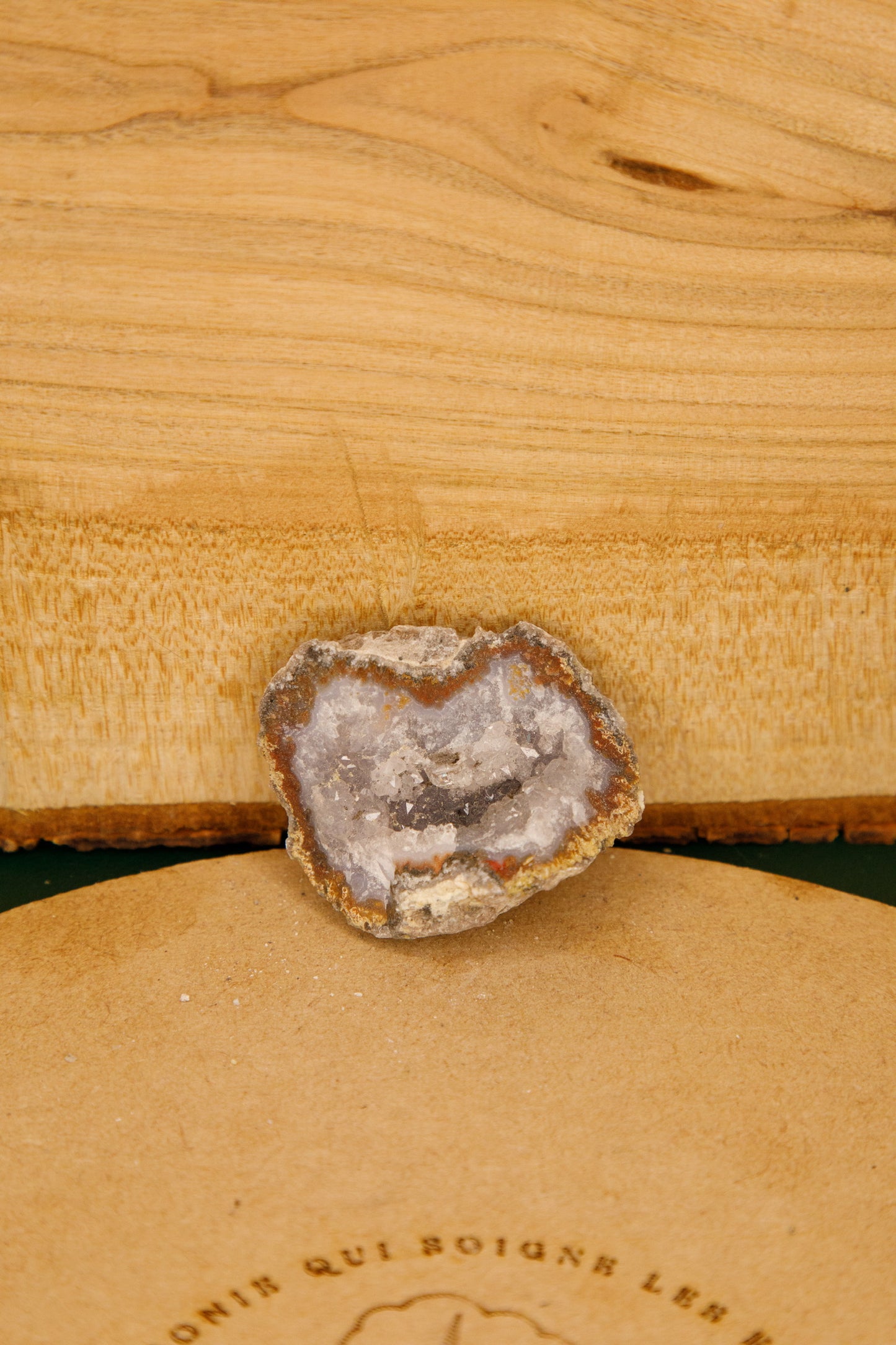 Agate « coco » semi brute drusée